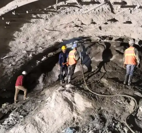 岐山隧道拱顶带模注浆料，微膨胀注浆料的特点及施工工艺